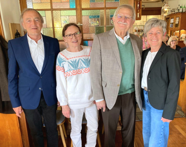 2025-05-18 Helmut Hey 75 Jahre Gruppenfoto